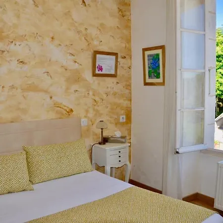 Des 7 Tours Hotel 3*